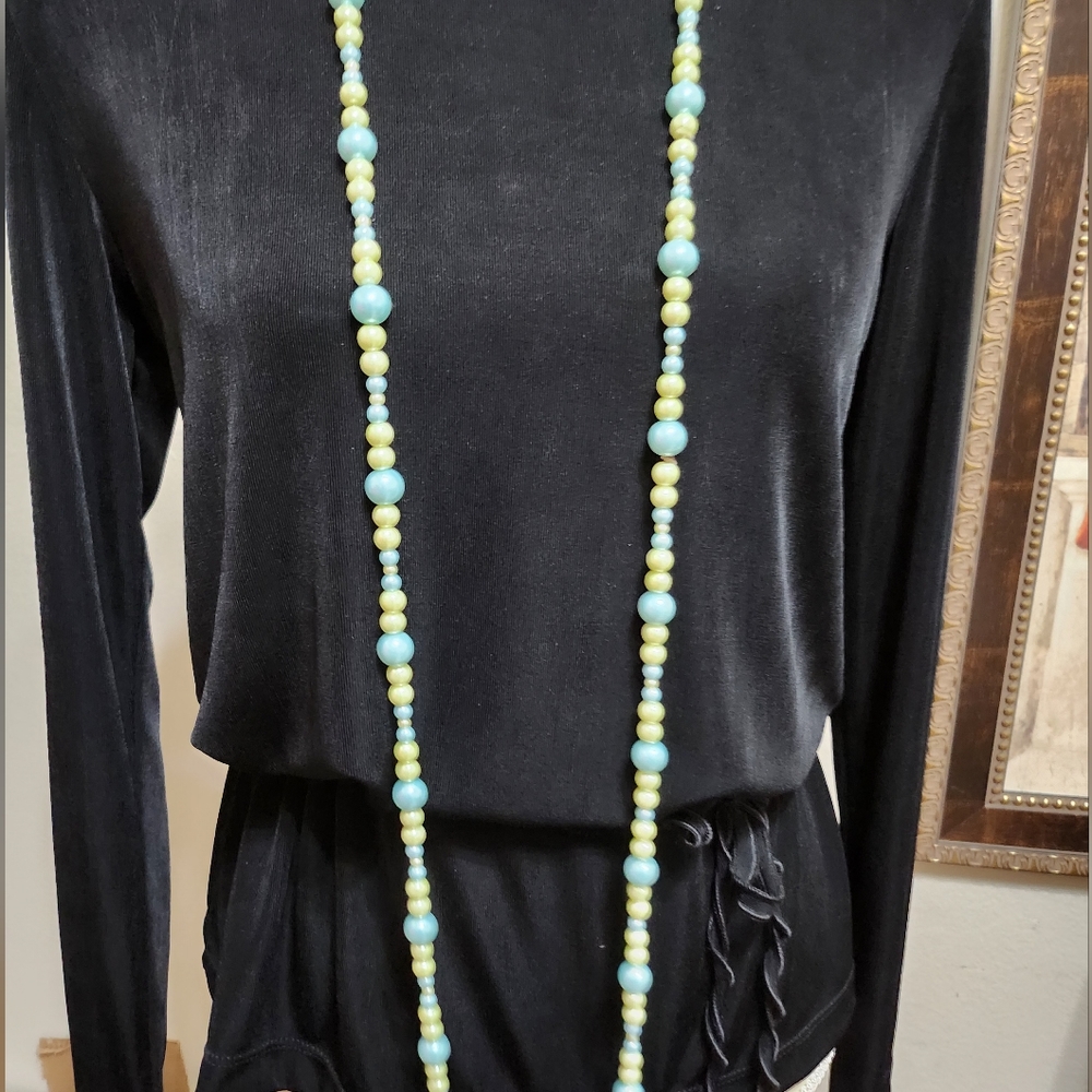 Vintage 28" green and blue faux pearls